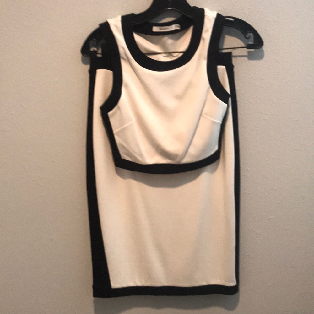 Great condition white and black Bailey 44 set